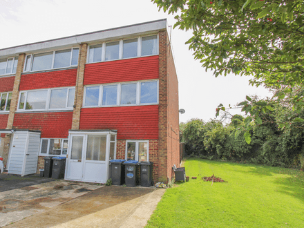 63 Priory Court, Harlow CM18 7AZ